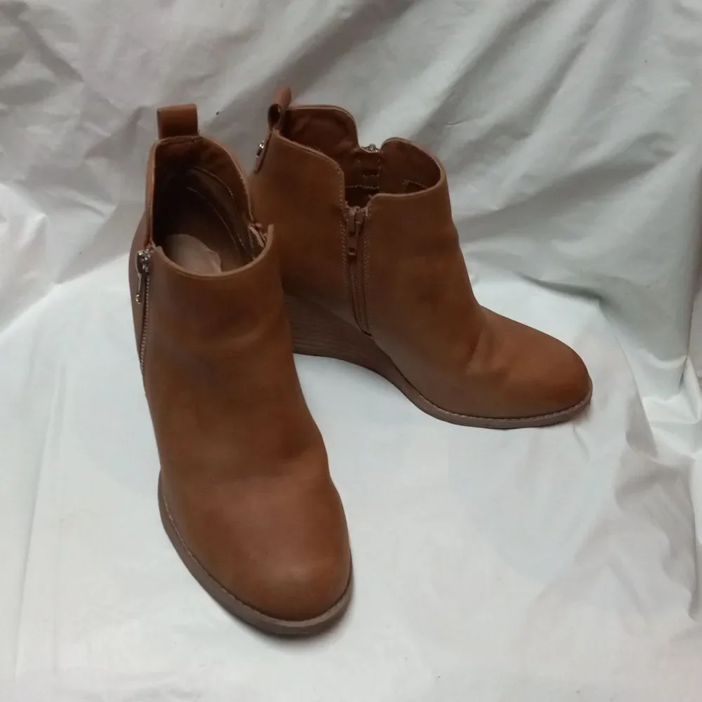 DV Dolce Vita Gladice Wedge Bootie Tan 8